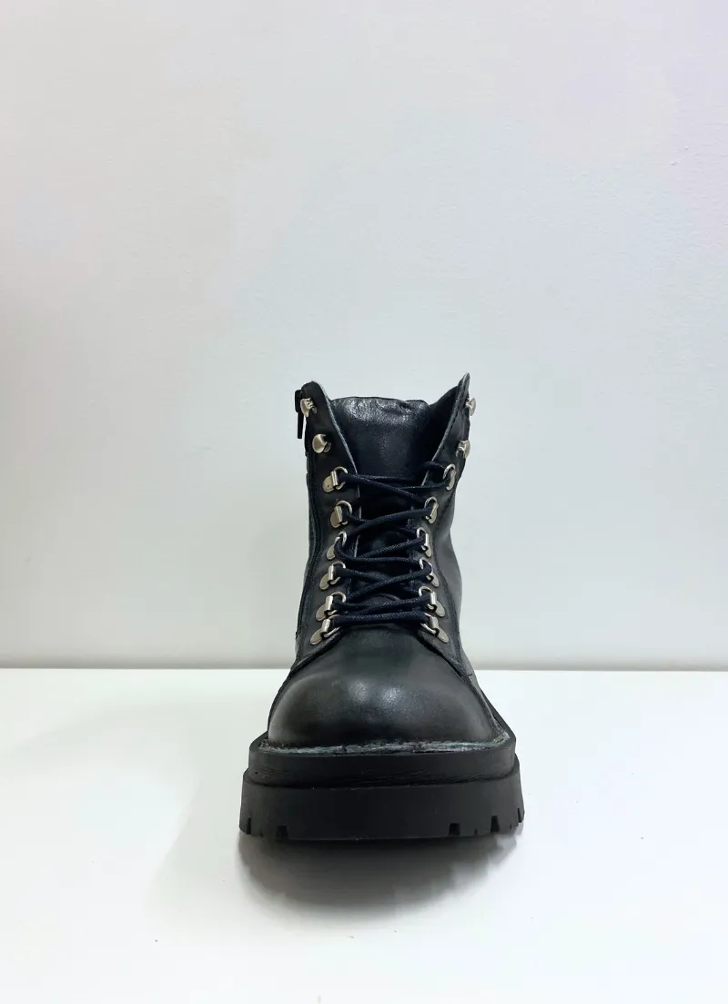 6079 Century Leather Boots