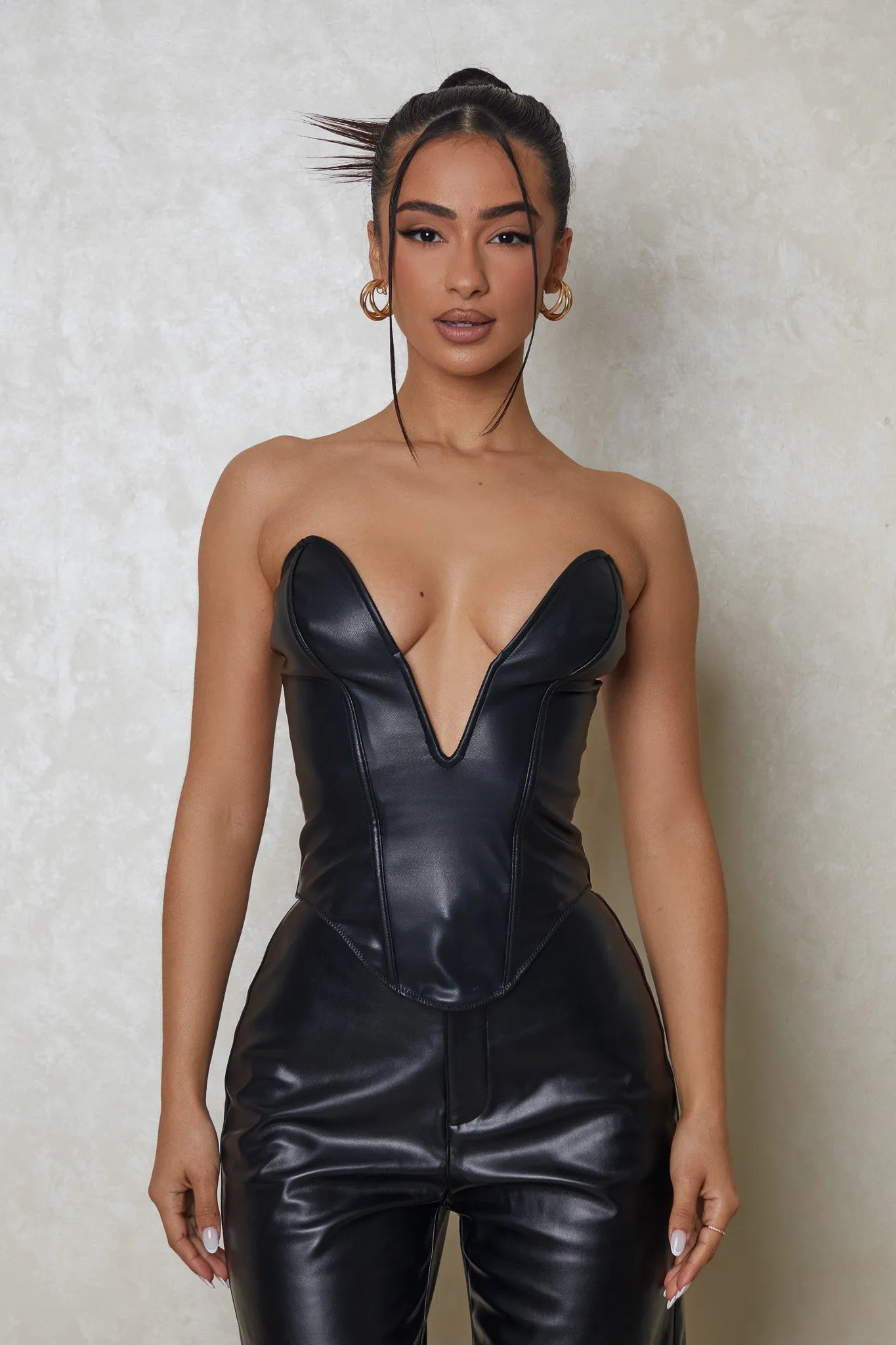 The Deep cut leather corset- Black