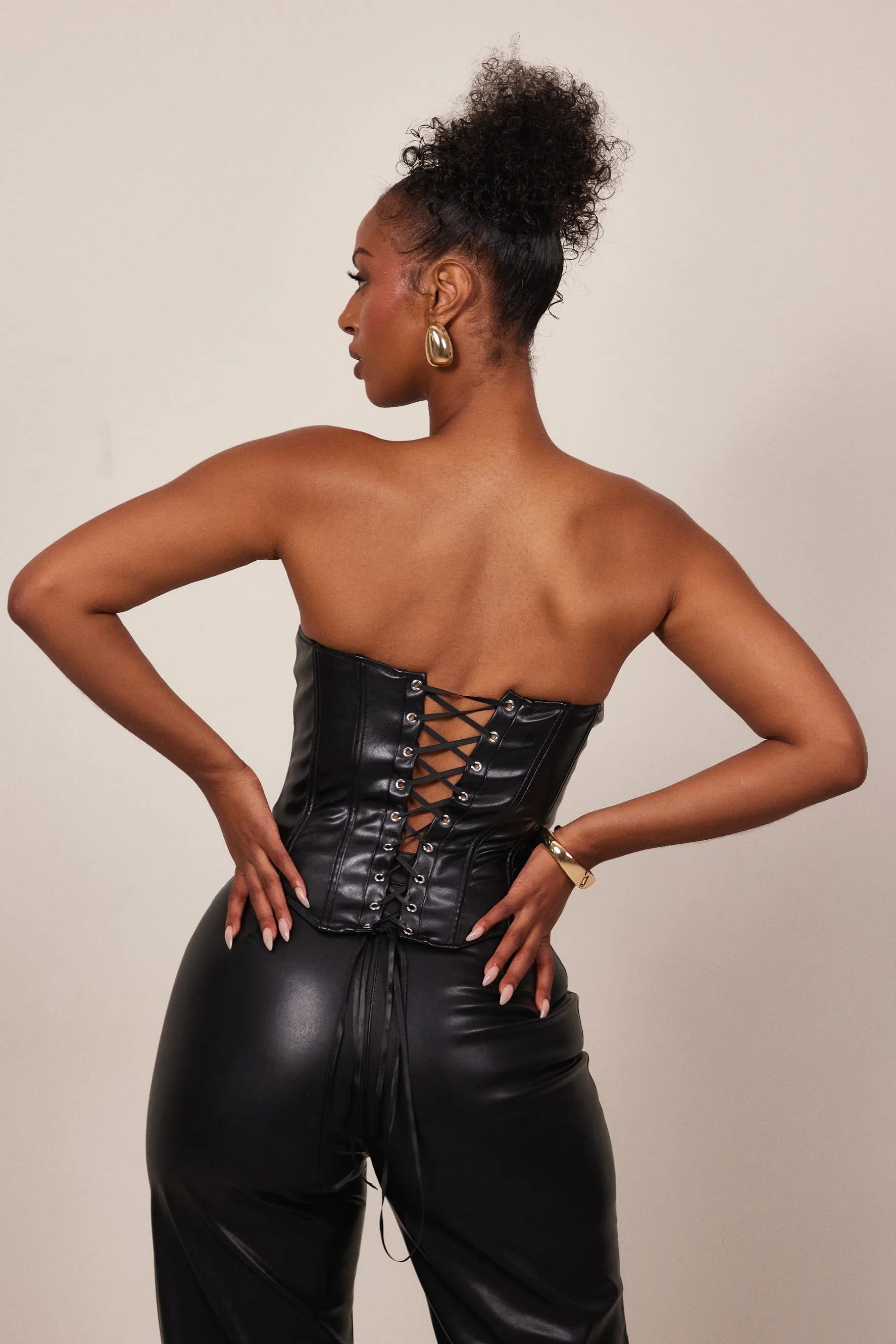 The Deep cut leather corset- Black